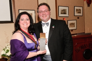 Outgoing President Stacey Ruhle Kliesch and Incoming President Jason Kliwinski at the 2010 Awards Dinner.